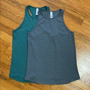 Set of two workout tops